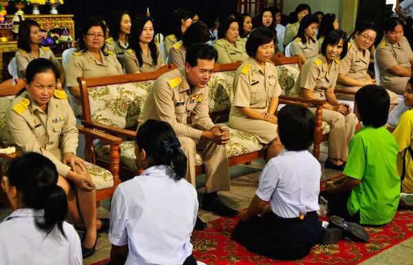 タイの先生の日を知ればタイ人教師の威厳が保たれている理由がわかる
