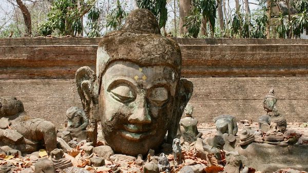 ワット・ウモーンの行き方　チェンマイの瞑想の森に佇む洞窟寺