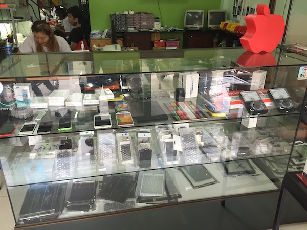 チェンマイのiPhone修理専門店で画面割れ、水没修理、バッテリー交換した結果