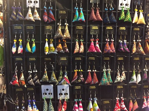 カラレナイトバザーで売っているピアス
