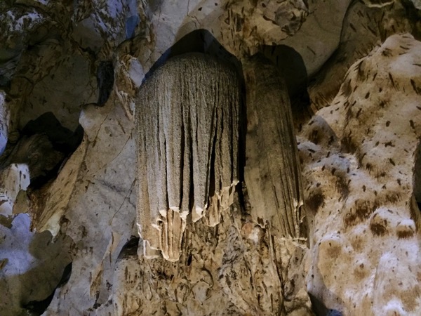ムアンオン洞窟の鍾乳石