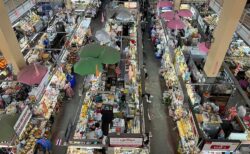 ワロロット市場の三回から撮った真俯瞰写真