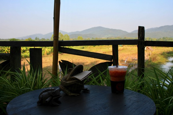 タイルー族カフェの風景