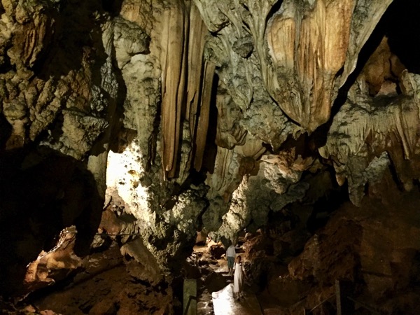 チェンダオ洞窟の鍾乳石