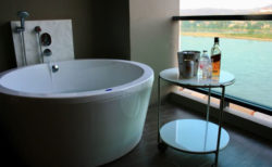 チェンコーンの露天風呂付き客室があるホテル！メコン川の夕日が最高