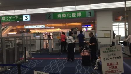 出入国スタンプの心配無用　羽田空港で自動化ゲートの登録をして出国