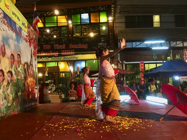 チェンマイ門のびっこタイ舞踊