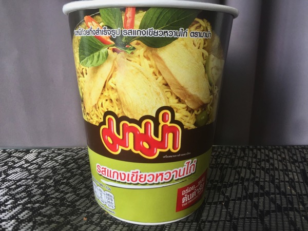 タイのカップ麺-MAMA-CHICKEN GREEN CURRY FLAVOUR