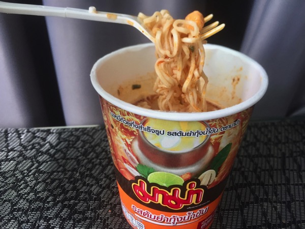 タイのカップ麺-MAMA-SHRIMP CUP NOODLESの完成品