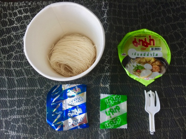 タイのカップ麺-MAMA-RICE VERMICELLI CLEAR SOUPの付属品