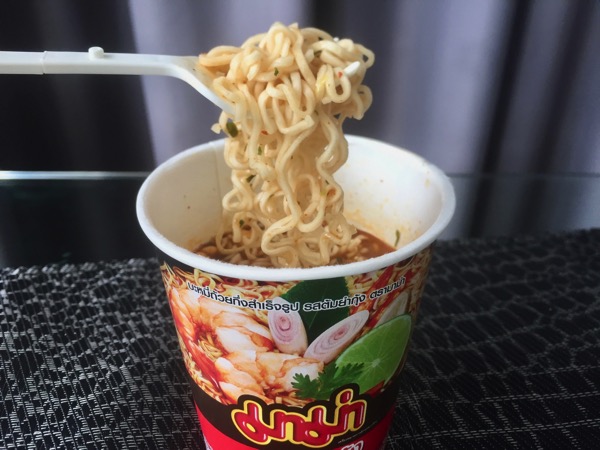 タイのカップ麺-MAMA-SHRIMP TOM YUM FLAVOURの完成品