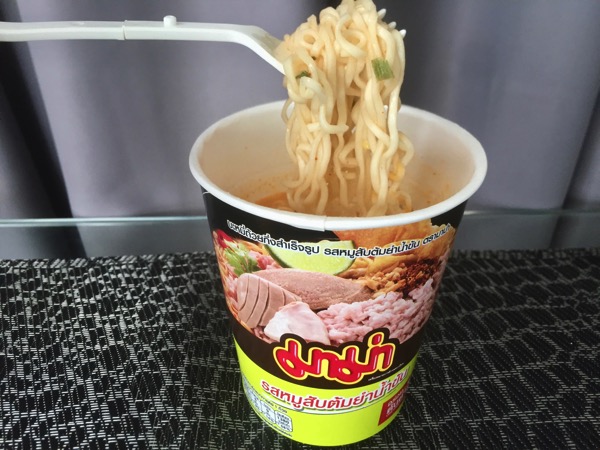 タイのカップ麺-MAMA-CREAMY TOM YUM MINCED FORK FLAVORの完成品