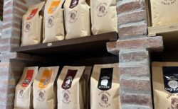 チェンマイのアカアマコーヒーで買えるコーヒー豆6選|新オリジナル店&プラシン【2025最新】