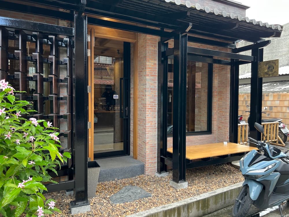 アカアマコーヒー新店（The New Original）の入り口