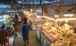 チェンマイのお土産が豊富！スーパーハイウェイ最大規模のドライブイン