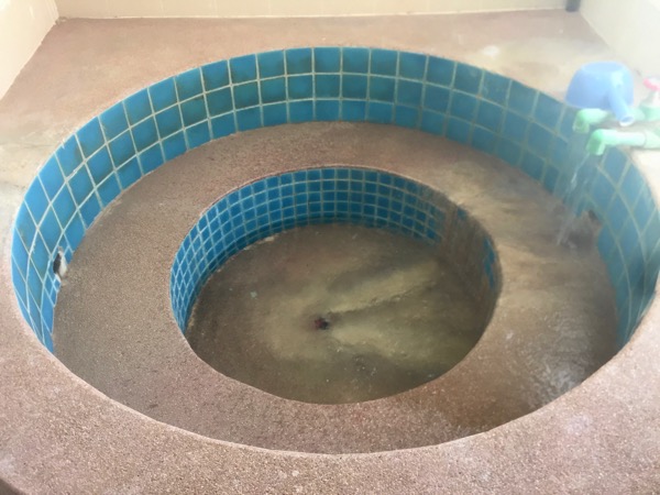 メーチョーク温泉の北タイ式浴槽