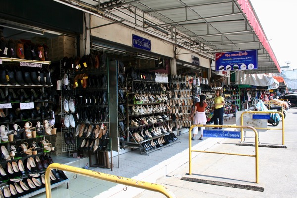 タニン市場靴売り場