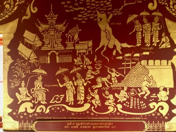 チェンマイの城壁を造っている様子が描かれたワット・チェンマンの中央礼拝堂の壁画