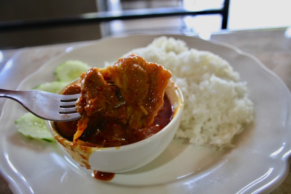 チェンマイのジョークソンペットの北タイカレーのお肉