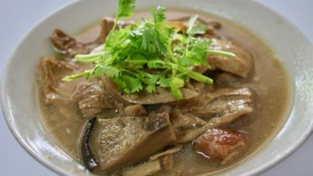 【カオマンガイ　ハイラム】揚げカオマンガイと湯葉の旨煮が絶品