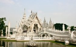 ホワイトテンプルの本堂