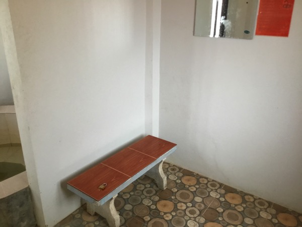 サイカオ温泉の個室貸切風呂の荷物を置くスペース