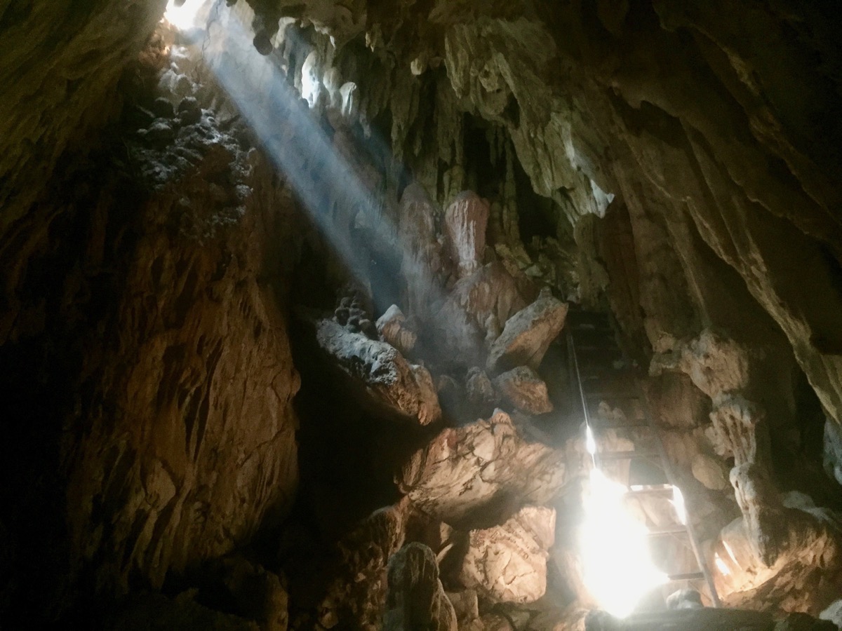 ワット タム サオヒン パヤーナークの洞窟内部