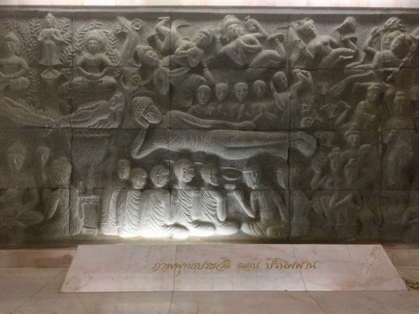 ドイ・インタノンの故プミポン前国王の記念塔の中の壁画-1
