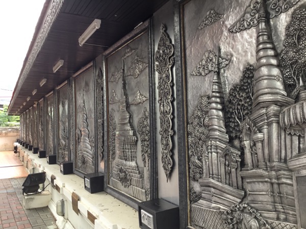 ムーンサーン寺院の銀細工-十二支仏塔