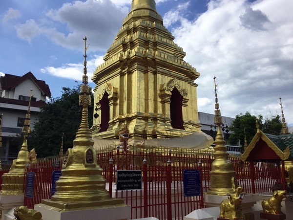 ワット・ムーン・グン・コーンの仏塔