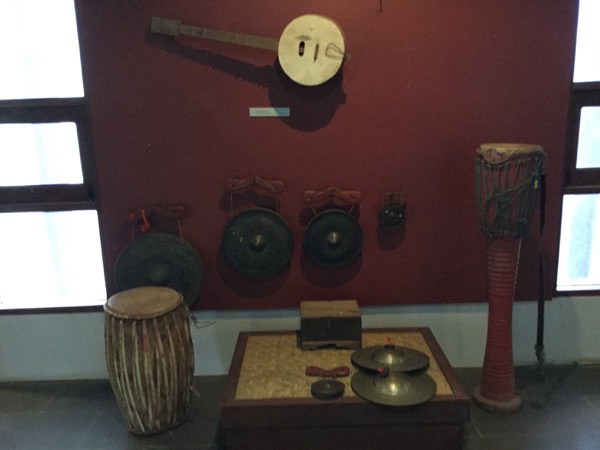 クンユアム第二次世界大戦戦争博物館に展示されているタイヤイ族の民族楽器