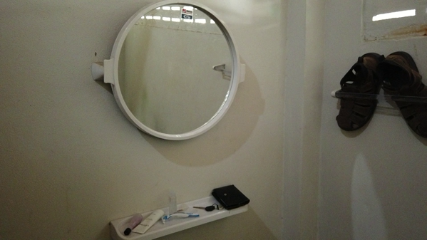 ポーン・ブア・バーン温泉の個室の鏡