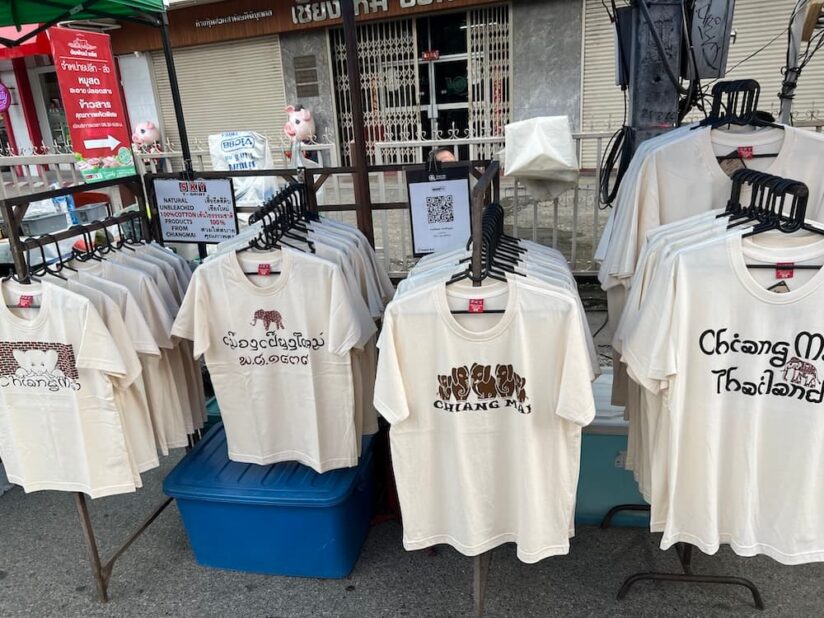 お土産の定番チェンマイTシャツ