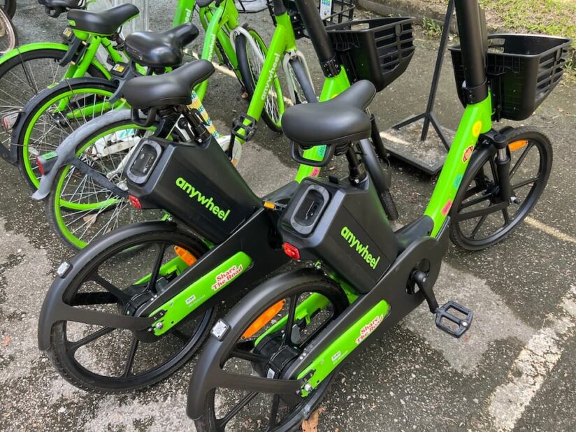 画像 チェンマイ大学に停まるAnywheelの電動アシスト自転車