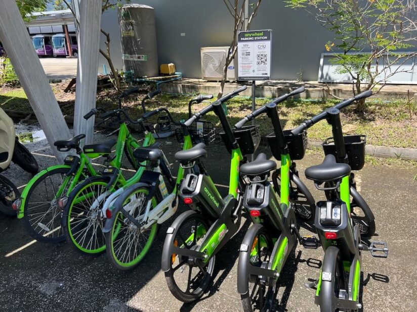 チェンマイ大学のAnywheelステーションに停まるE-bike