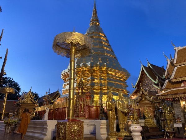 ドイステープ寺院の仏塔