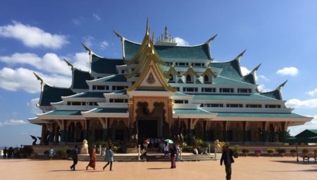 ウドンタニのワットパープーコーン　タイ政府観光庁が美しい寺に選出