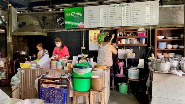 絶品チェンマイラープが食べられる旧市街のチェンマイ郷土料理店