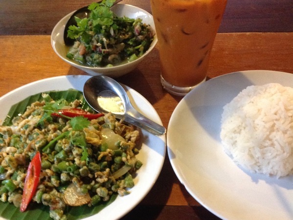 フアン ムアンチャイの北タイ料理（チェンダーの卵炒め）