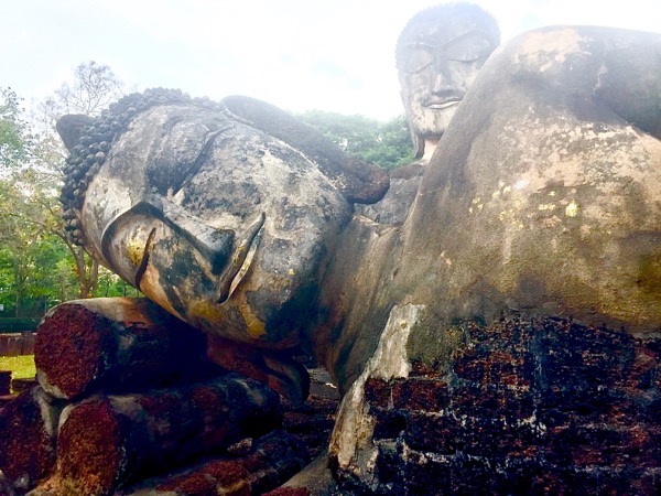 カムペーンペット歴史公園のワット・プラゲーオの涅槃仏のお顔