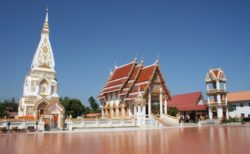 ナコンパノムの曜日仏塔