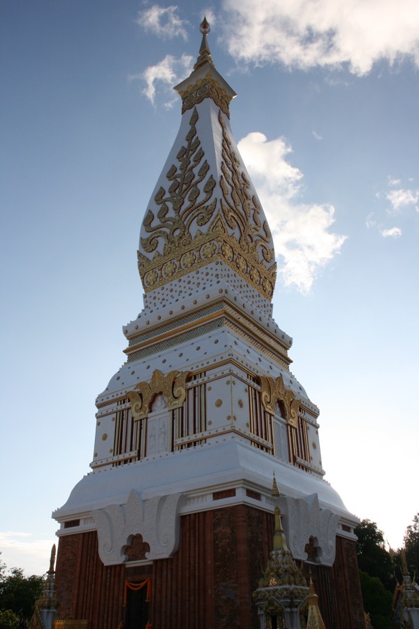 プラタートパノムの仏塔頂部の110kgの純金の装飾