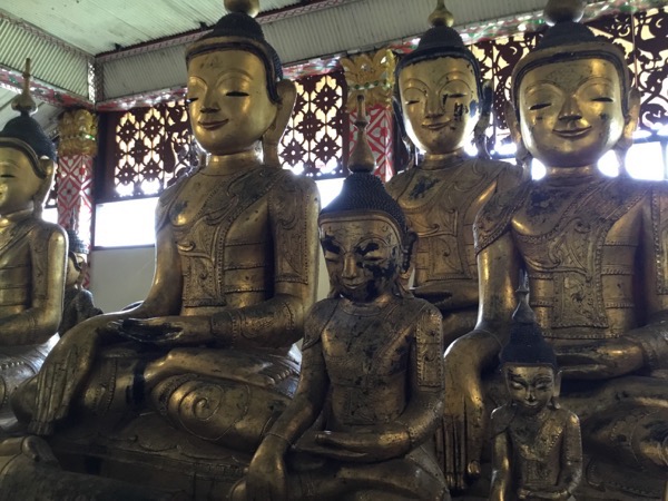 ワットカムナイのタイヤイ様式の仏像