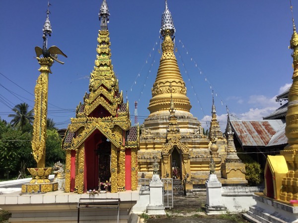 ワットカムナイのタイヤイ様式の仏塔