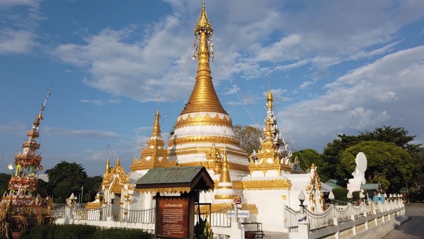 ワット・チョーンカムのビルマ様式の仏塔