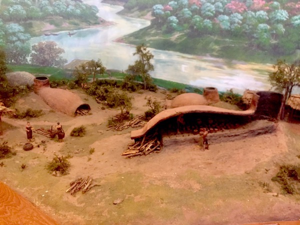 サワンカローク国立博物館のサワンカローク焼きの窯のジオラマ