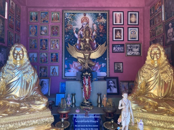 アーソムプロムターダーのラクシュミー女神の絵が飾ってあるお堂