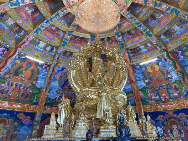美しすぎるタイで唯一の仏塔！チェンマイのインスタ寺院