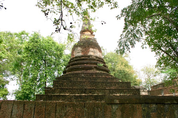 シーサッチャナーライ歴史公園のワット・カオ・スワンキリの仏塔