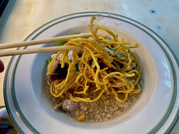 タイの揚げ麺ミーグロープ